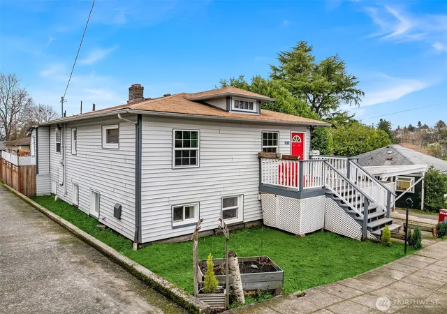 Photo 3 of Sale Pending at 2614 E Pike St, Seattle, WA 98122 | MLS# NWM2479046 | Listing updated on 2026-09-25
