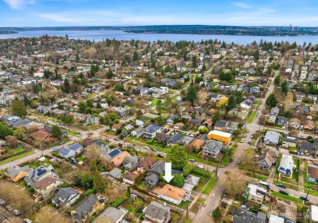 Photo 3 of Sale Pending at 2614 E Pike St, Seattle, WA 98122 | MLS# NWM2479046 | Listing updated on 2026-09-25