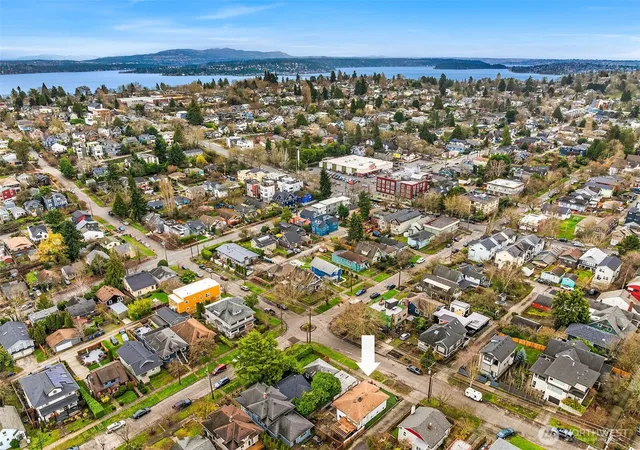 Photo 4 of Sale Pending at 2614 E Pike St, Seattle, WA 98122 | MLS# NWM2479046 | Listing updated on 2026-09-25