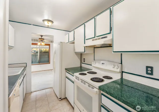 Photo 3 of Condo for sale at 1414 154th Avenue NE #4406, Bellevue, WA 98007 | MLS# NWM2479123 | Listing updated on 2026-10-02