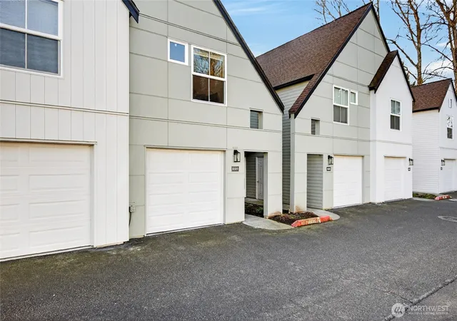 Photo 2 of Townhouse for sale at 6615 S 239th Place #R109, Kent, WA 98032 | MLS# NWM2480604 | Listing updated on 2026-09-30