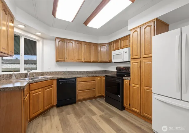 Photo 3 of Manufactured home for sale at 11436 Se 208th Street #7, Kent, WA 98031 | MLS# NWM2481099 | Listing updated on 2026-09-26