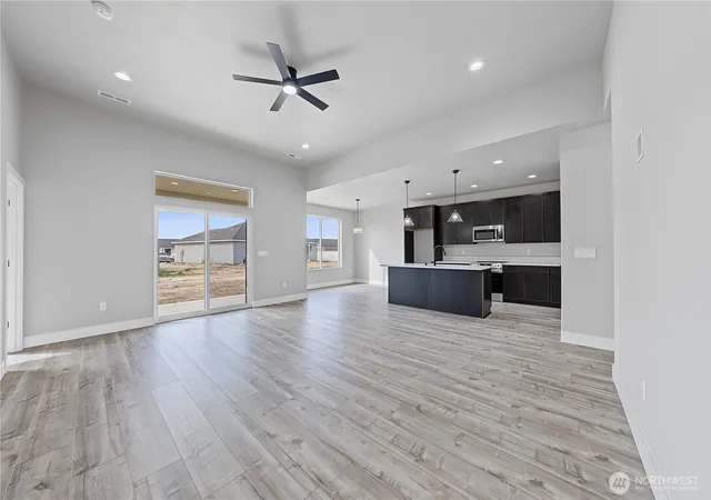 Photo 3 of Single family home for sale at 1134 E Mt Hood St, Othello, WA 99344 | MLS# NWM2481102 | Listing updated on 2026-09-30
