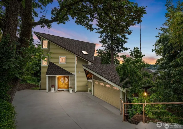 Photo 2 of Single family home for sale at 8526 E Mercer Way, Mercer Island, WA 98040 | MLS# NWM2481211 | Listing updated on 2026-09-23