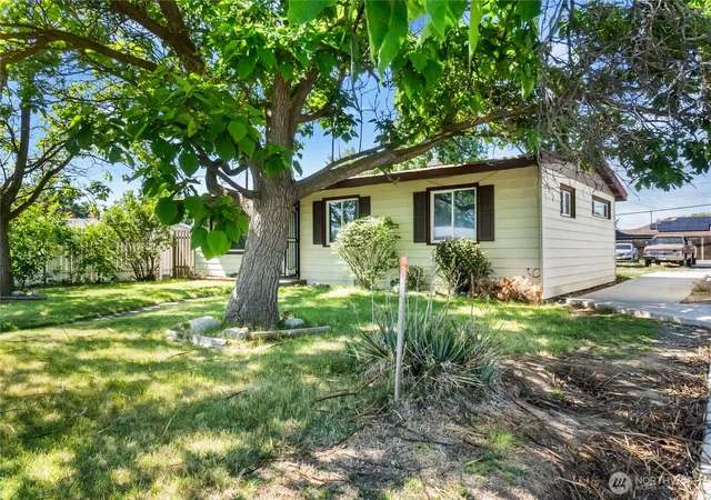 Photo 3 of Sale Pending at 2284 W Rainier Rd, Othello, WA 99344 | MLS# NWM2481830 | Listing updated on 2026-09-25