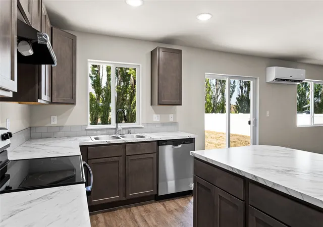 Photo 4 of Sale Pending at 310 N Aspen St, Tieton, WA 98947 | MLS# NWM2482357 | Listing updated on 2026-08-10