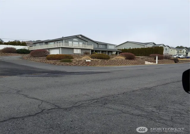 Photo 3 of Sale Pending at 405 Strand Rd, Ephrata, WA 98823 | MLS# NWM2482411 | Listing updated on 2026-09-01