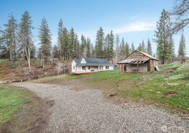 Photo 1 of Contingent at 932 Zelinski Rd, Goldendale, WA 98620 | MLS# NWM2482429 | Listing updated on 2026-09-21