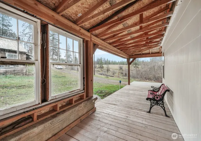 Photo 4 of Single family home for sale at 932 Zelinski Rd, Goldendale, WA 98620 | MLS# NWM2482429 | Listing updated on 2026-09-21