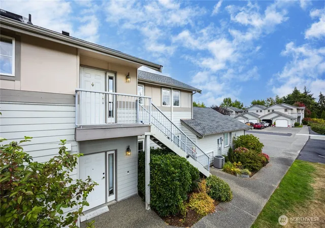 Photo 3 of Condo for sale at 545 W Kellogg Rd, Bellingham, WA 98226 | MLS# NWM2482899 | Listing updated on 2026-09-21