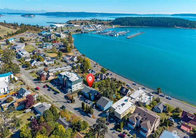 Photo 2 of Sale Pending at 1475 Se 9th Avenue, Oak Harbor, WA 98277 | MLS# NWM2483626 | Listing updated on 2026-09-25