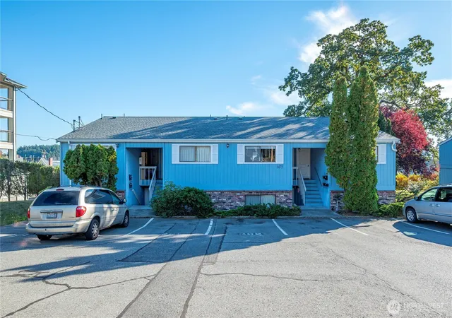 Photo 3 of Sale Pending at 1475 Se 9th Avenue, Oak Harbor, WA 98277 | MLS# NWM2483626 | Listing updated on 2026-09-25