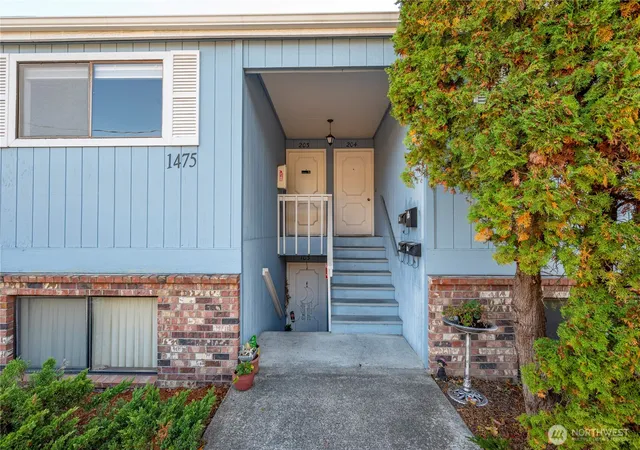 Photo 3 of Sale Pending at 1475 SE 9th Avenue, Oak Harbor, WA 98277 | MLS# NWM2483626 | Listing updated on 2026-09-25
