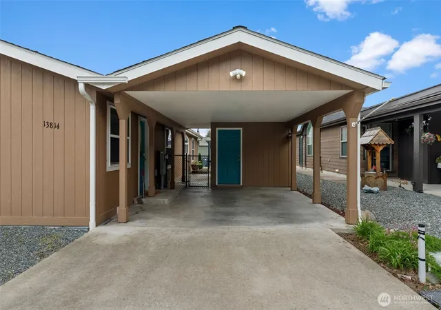 Photo 3 of Manufactured home for sale at 13814 21st Avenue E, Tacoma, WA 98445 | MLS# NWM2483665 | Listing updated on 2026-10-01