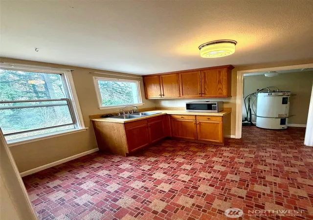 Photo 4 of Sale Pending at 8727 Moreland Ave SW, Lakewood, WA 98498 | MLS# NWM2484204 | Listing updated on 2026-05-24