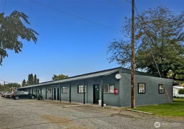 Photo 3 of Multi family home for sale at 616 Columbia Ave, Bridgeport, WA 98813 | MLS# NWM2484253 | Listing updated on 2026-10-01