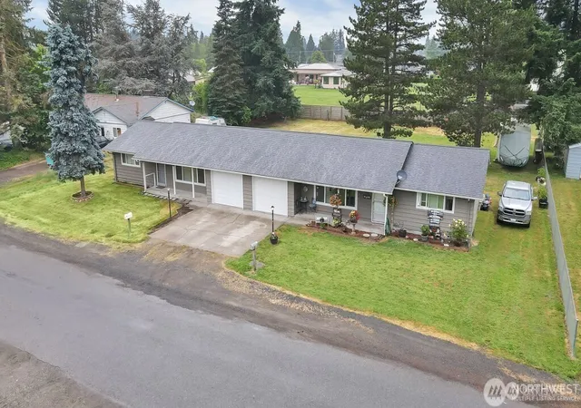 Photo 2 of Pending - Backup Offer Requested at 3201 3203 Laurel Ln, Centralia, WA 98531 | MLS# NWM2484270 | Listing updated on 2026-10-20