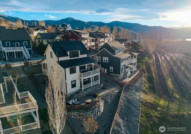 Photo 2 of Sale Pending at 118 Porcupine Ln, Chelan, WA 98816 | MLS# NWM2484788 | Listing updated on 2026-09-26