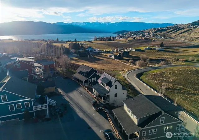 Photo 3 of Sale Pending at 118 Porcupine Ln, Chelan, WA 98816 | MLS# NWM2484788 | Listing updated on 2026-09-26