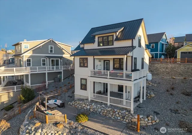Photo 3 of Sale Pending at 118 Porcupine Ln, Chelan, WA 98816 | MLS# NWM2484788 | Listing updated on 2026-09-26