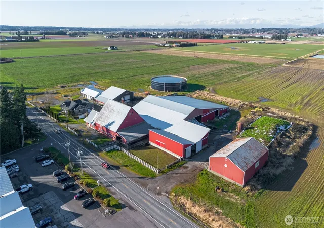 Photo 4 of Sale Pending at 790 E Badger Rd, Lynden, WA 98264 | MLS# NWM2485843 | Listing updated on 2026-09-25