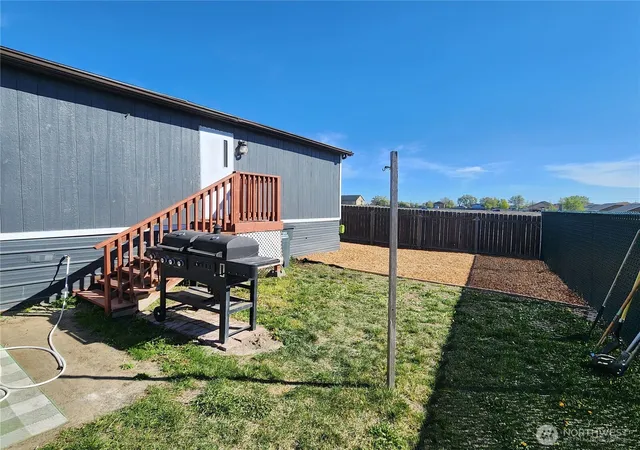 Photo 4 of Manufactured home for sale at 900 N Grape Dr #49, Moses Lake, WA 98837 | MLS# NWM2485938 | Listing updated on 2026-09-25