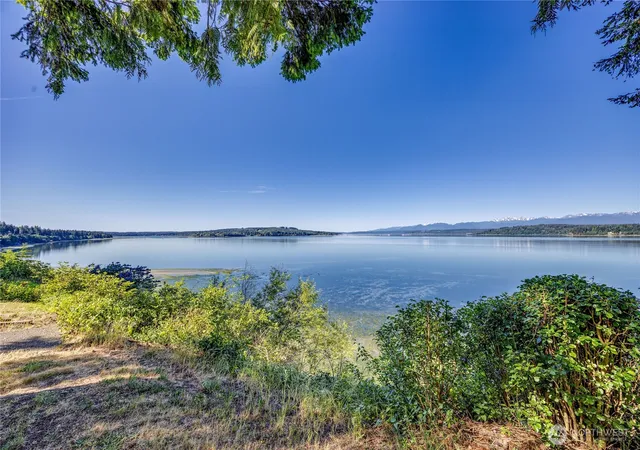 Photo 3 of Sale Pending at 35275 Hood Cnl Dr NE, Kingston, WA 98346 | MLS# NWM2486002 | Listing updated on 2026-09-19