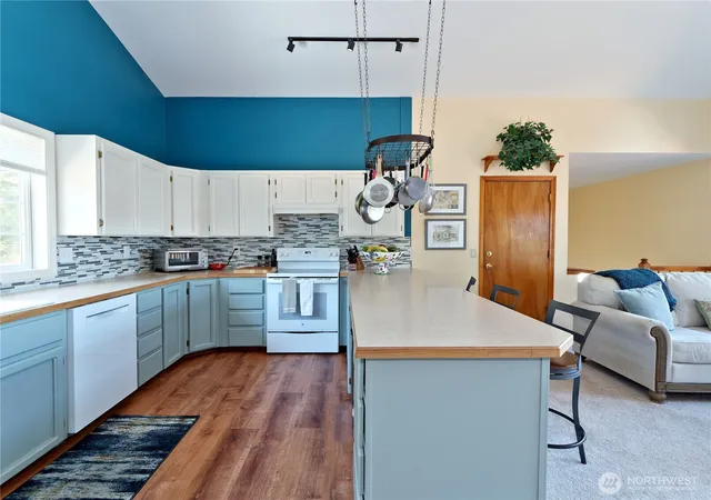 Photo 3 of Sale Pending at 1273 SE Camano Dr, Camano Island, WA 98282 | MLS# NWM2486142 | Listing updated on 2026-09-25