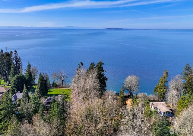 Photo 3 of Sale Pending at 8385 Semiahmoo Dr, Blaine, WA 98230 | MLS# NWM2486203 | Listing updated on 2026-09-25