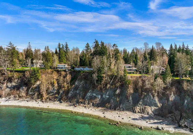 Photo 4 of Sale Pending at 8385 Semiahmoo Dr, Blaine, WA 98230 | MLS# NWM2486203 | Listing updated on 2026-09-25