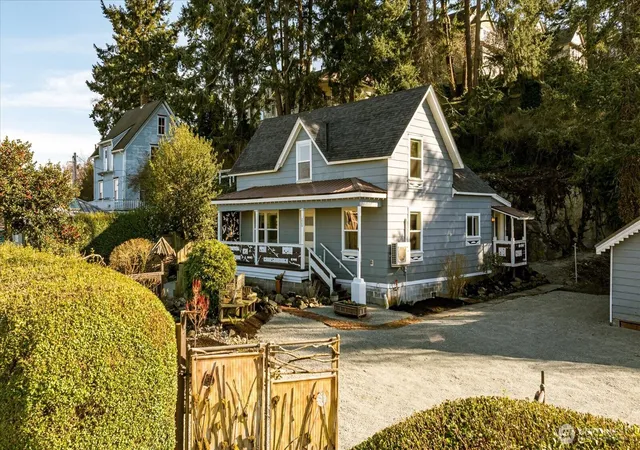 Photo 3 of Single family home for sale at 220 Morris St, La Conner, WA 98257 | MLS# NWM2486292 | Listing updated on 2026-09-27