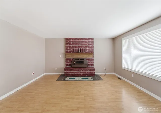 Photo 3 of Sale Pending at 1711 W 15th Avenue, Kennewick, WA 99337 | MLS# NWM2486509 | Listing updated on 2026-09-25