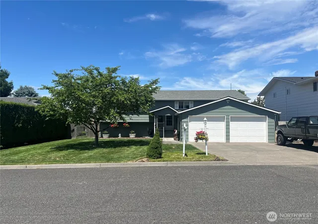 Photo 1 of Single family home for sale at 1267 Se Constitution Dr, College Place, WA 99324 | MLS# NWM2487306 | Listing updated on 2026-10-02