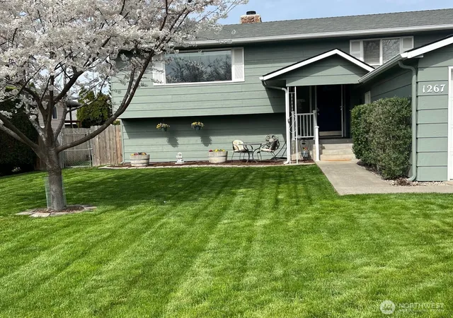 Photo 2 of Single family home for sale at 1267 Se Constitution Dr, College Place, WA 99324 | MLS# NWM2487306 | Listing updated on 2026-10-02