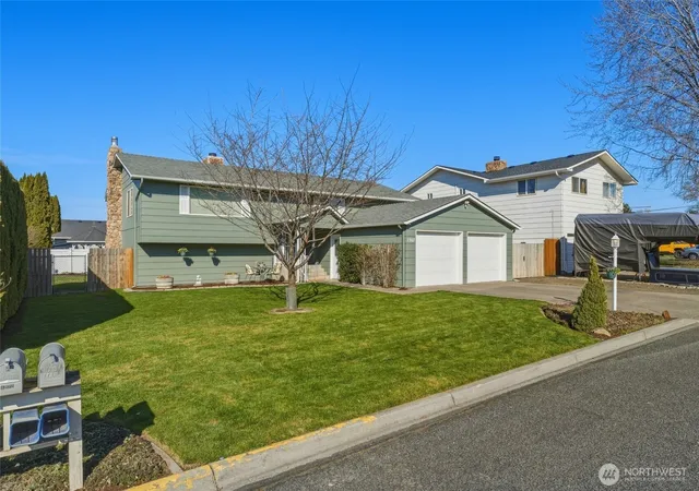 Photo 3 of Single family home for sale at 1267 Se Constitution Dr, College Place, WA 99324 | MLS# NWM2487306 | Listing updated on 2026-10-02