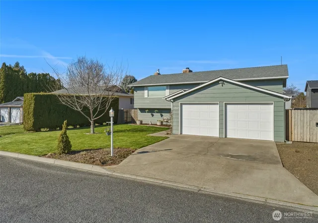 Photo 3 of Single family home for sale at 1267 SE Constitution Dr, College Place, WA 99324 | MLS# NWM2487306 | Listing updated on 2026-10-02