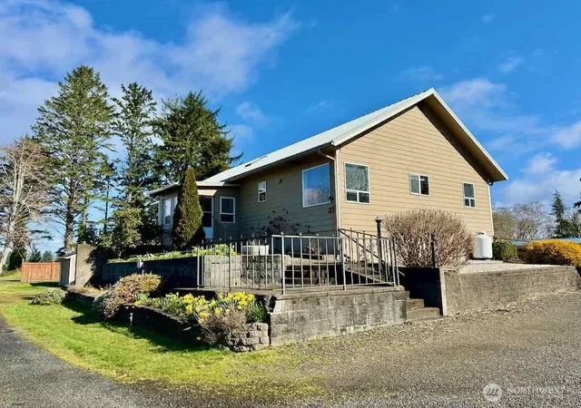 Photo 1 of Single family home for sale at 27 Ocosta 6th St, Aberdeen, WA 98520 | MLS# NWM2487321 | Listing updated on 2026-10-10