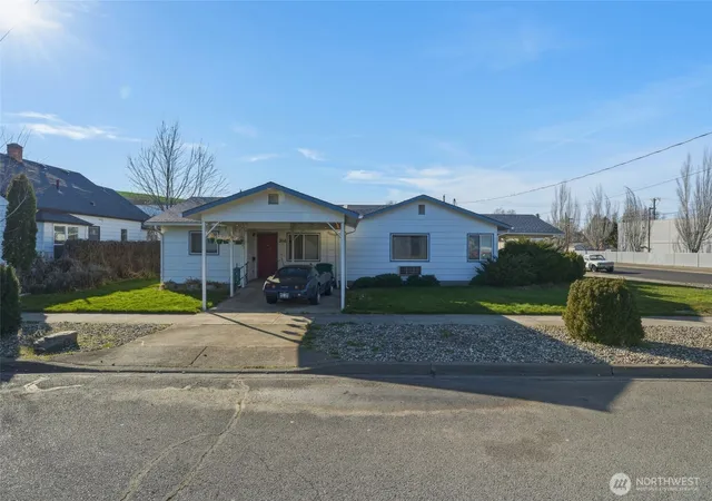 Photo 2 of Sale Pending at 314 Columbia St, Milton Freewater, OR 97862 | MLS# NWM2487379 | Listing updated on 2026-09-25
