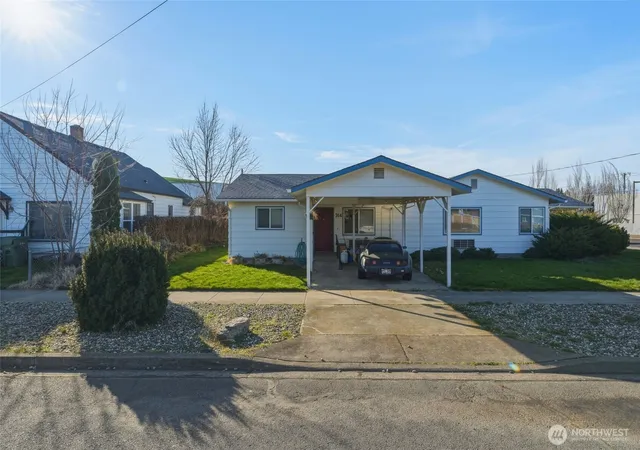 Photo 3 of Sale Pending at 314 Columbia St, Milton Freewater, OR 97862 | MLS# NWM2487379 | Listing updated on 2026-09-25