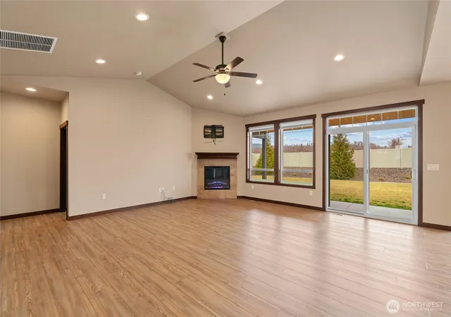 Photo 3 of Single family home for sale at 755 S Perry Ave, East Wenatchee, WA 98802 | MLS# NWM2487695 | Listing updated on 2026-09-30