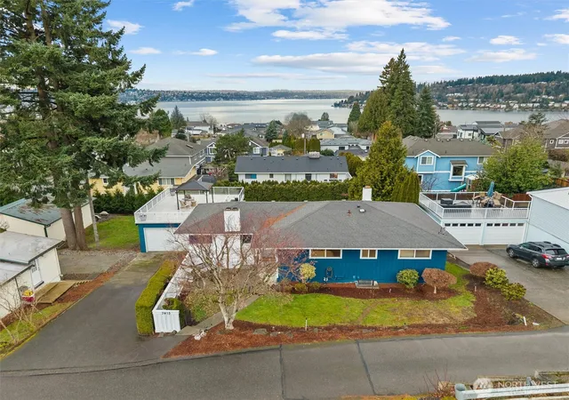Photo 2 of Single family home for sale at 3415 N Garden Ave, Renton, WA 98056 | MLS# NWM2487703 | Listing updated on 2026-10-03