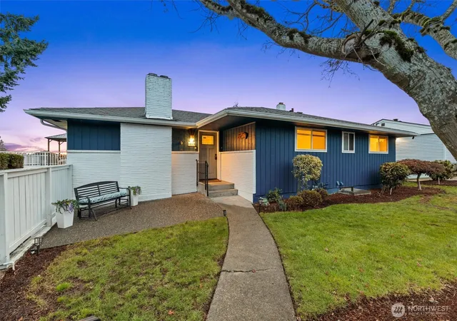 Photo 3 of Single family home for sale at 3415 N Garden Ave, Renton, WA 98056 | MLS# NWM2487703 | Listing updated on 2026-10-03