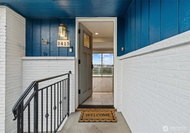 Photo 3 of Single family home for sale at 3415 N Garden Ave, Renton, WA 98056 | MLS# NWM2487703 | Listing updated on 2026-10-03