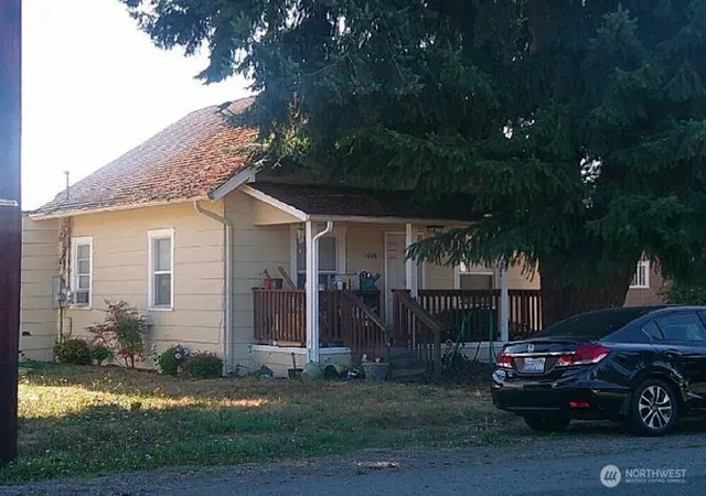 Photo 1 of Single family home for sale at 1014 S Tower Ave, Centralia, WA 98531 | MLS# NWM2488299 | Listing updated on 2026-10-02