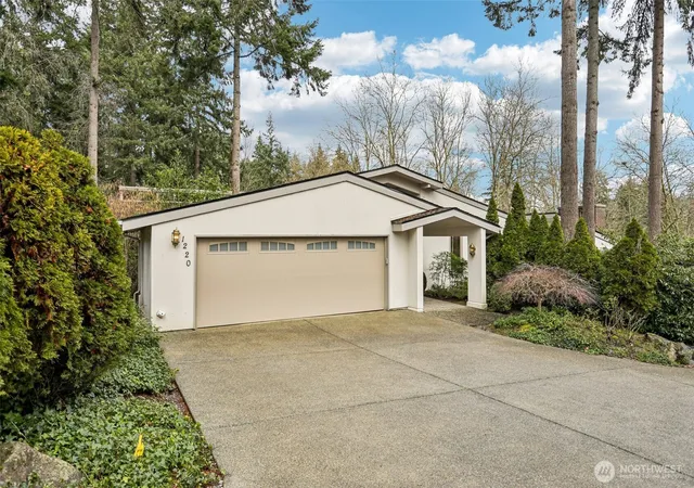 Photo 2 of Single family home for sale at 1220 80th Place Ne, Medina, WA 98039 | MLS# NWM2488643 | Listing updated on 2026-09-30