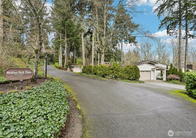 Photo 3 of Single family home for sale at 1220 80th Place Ne, Medina, WA 98039 | MLS# NWM2488643 | Listing updated on 2026-09-30