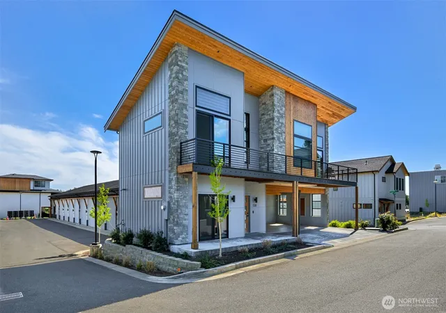 Photo 3 of Single family home for sale at 120 Skipping Stone Loop, Lynden, WA 98264 | MLS# NWM2488764 | Listing updated on 2026-09-27