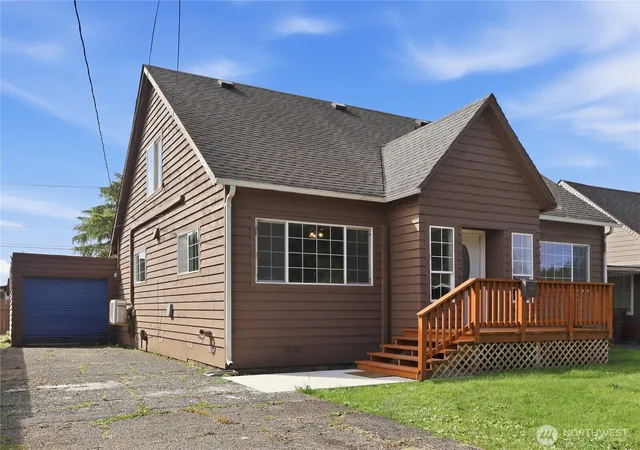 Photo 2 of Sale Pending at 2409 Cherry St, Aberdeen, WA 98520 | MLS# NWM2488870 | Listing updated on 2026-09-30