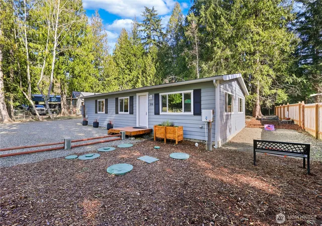 Photo 3 of Sale Pending at 350 E Lakeshore Dr, Shelton, WA 98584 | MLS# NWM2488997 | Listing updated on 2026-09-25