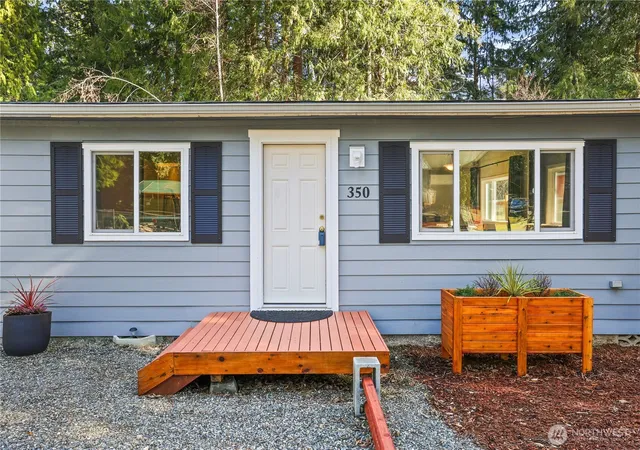 Photo 3 of Sale Pending at 350 E Lakeshore Dr, Shelton, WA 98584 | MLS# NWM2488997 | Listing updated on 2026-09-25
